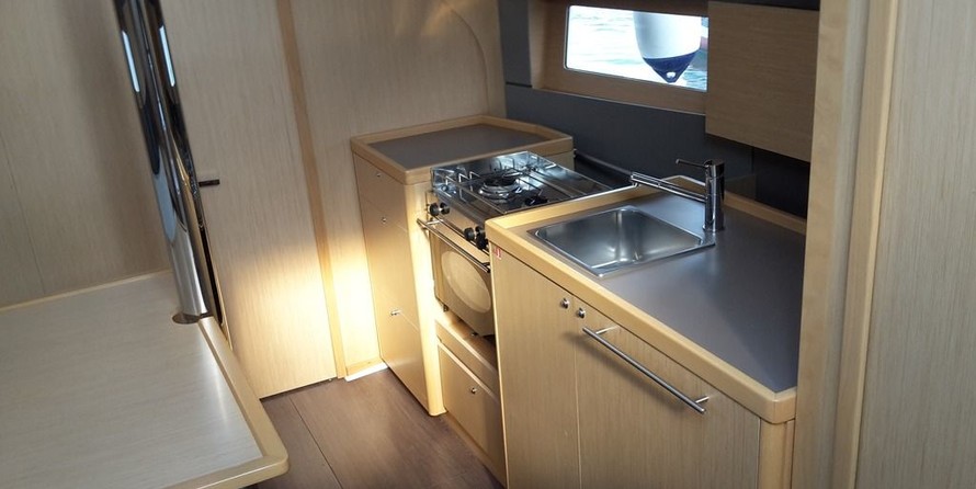 Beneteau Oceanis 38