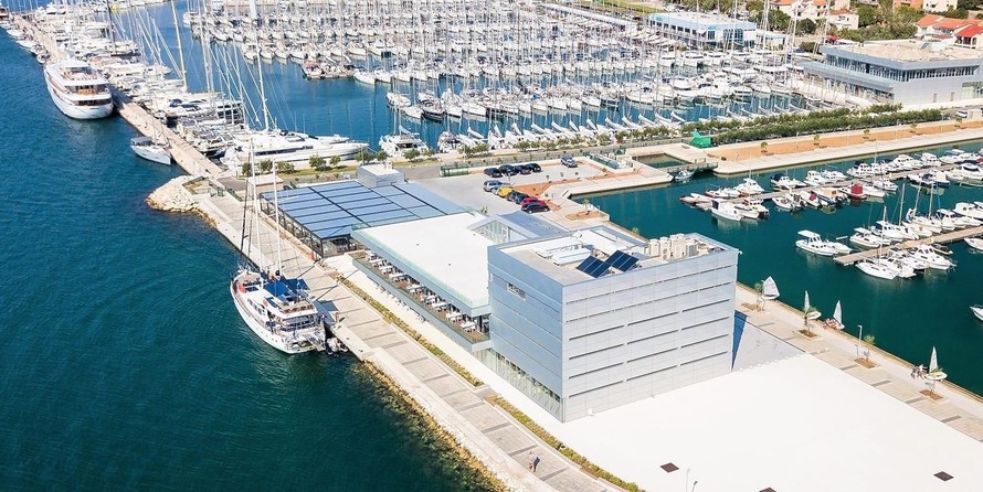 Beneteau Oceanis 38