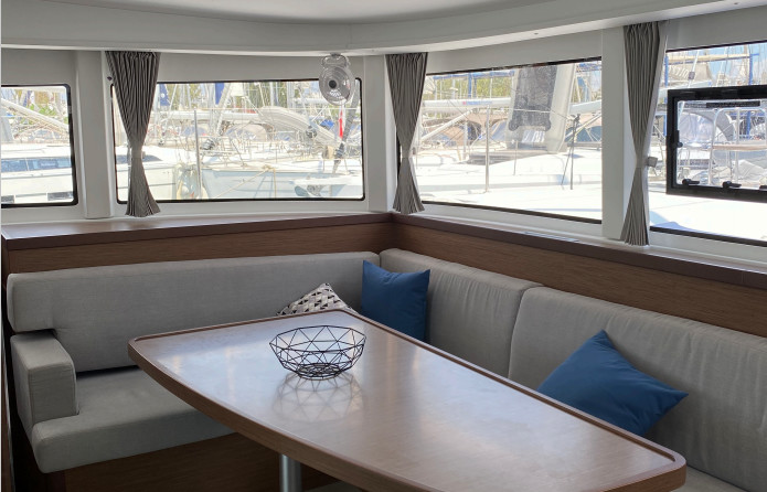 Lagoon 42
