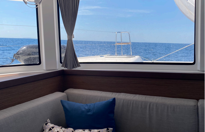 Lagoon 42