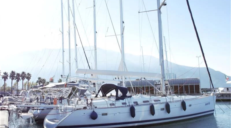 Beneteau Oceanis 523
