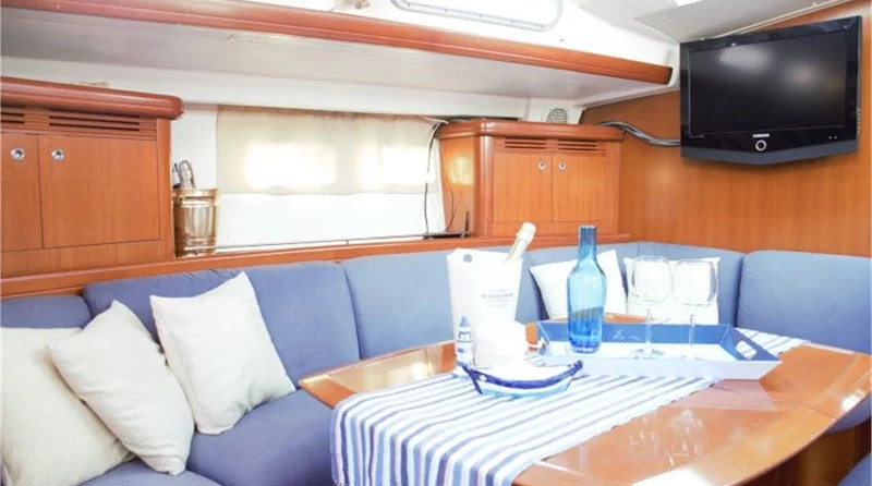 Beneteau Oceanis 523