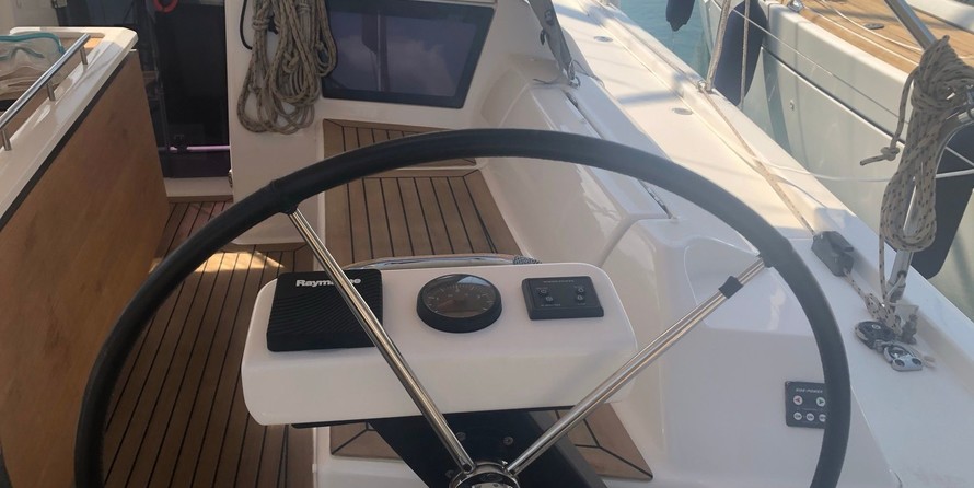 Dufour 390
