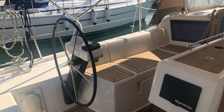 Dufour 390