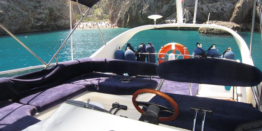 Sea ray 400 sedan bridge