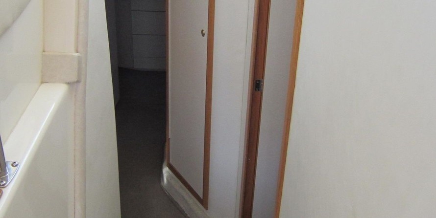 Sea ray 400 sedan bridge