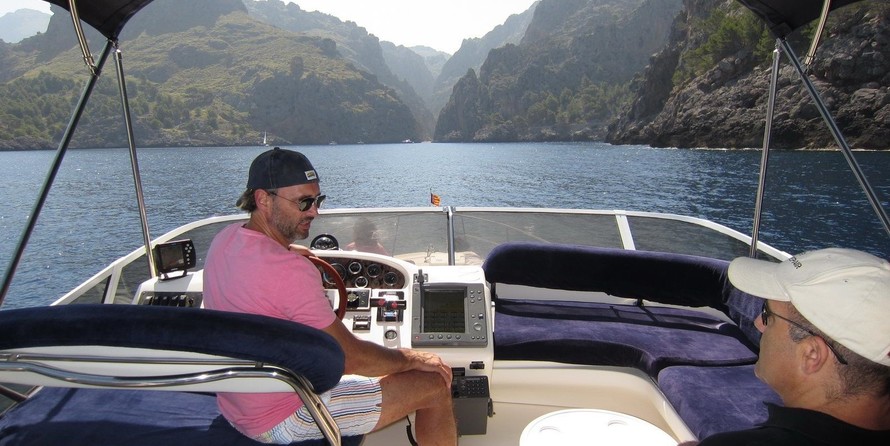 Sea ray 400 sedan bridge