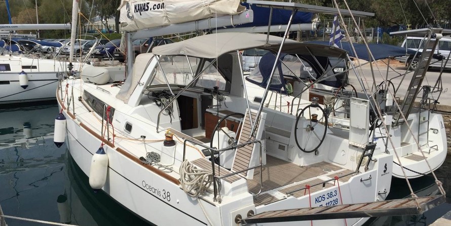 Beneteau Oceanis 38