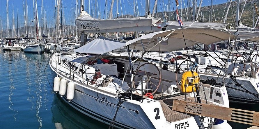 Beneteau First 45