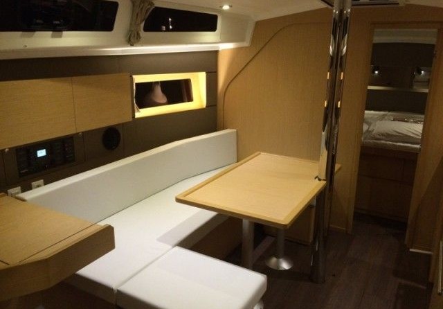 Beneteau Oceanis 38