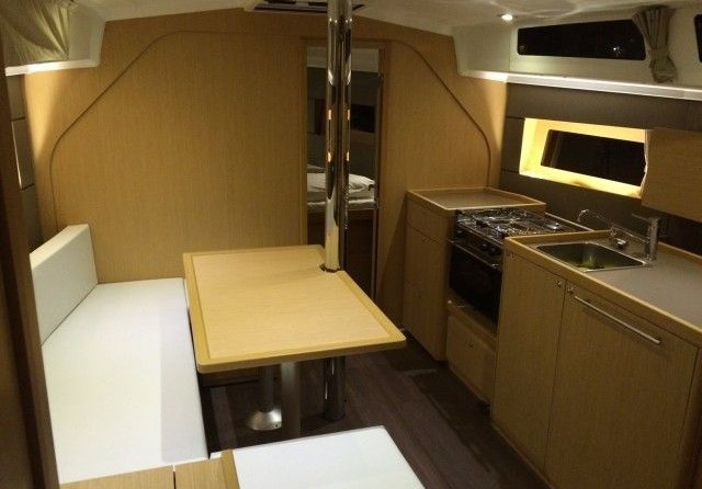 Beneteau Oceanis 38