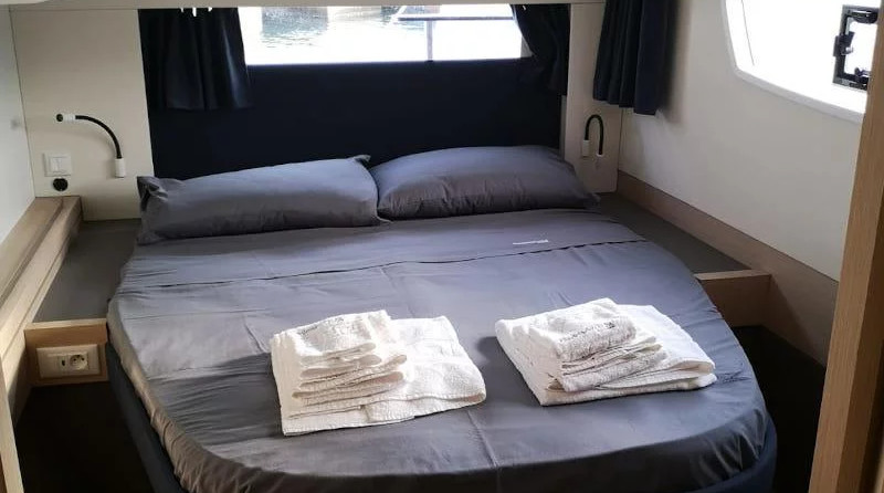 Fountaine Pajot Astréa 42