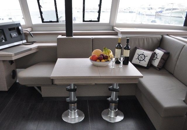Fountaine Pajot Astréa 42