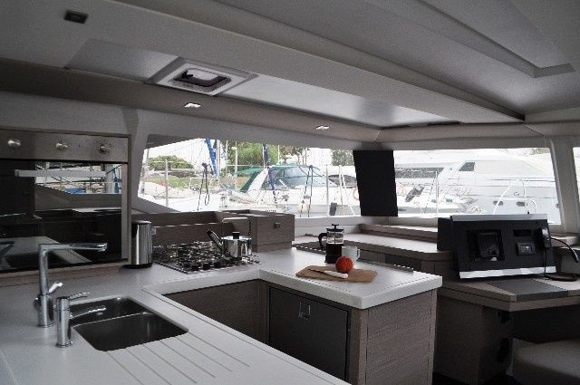 Fountaine Pajot Astréa 42