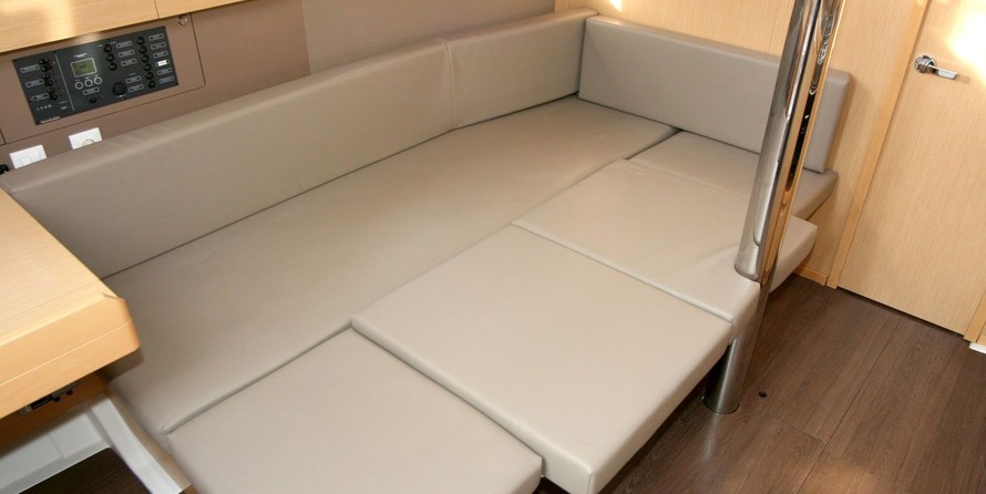 Beneteau Oceanis 38