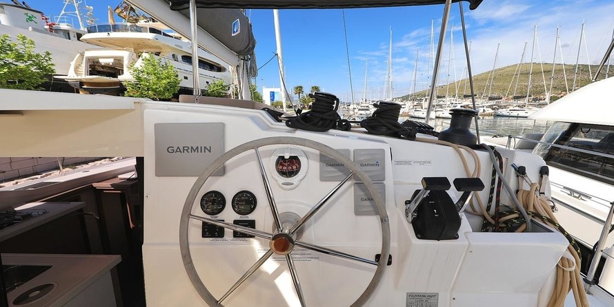 Fountaine Pajot Lucia 40