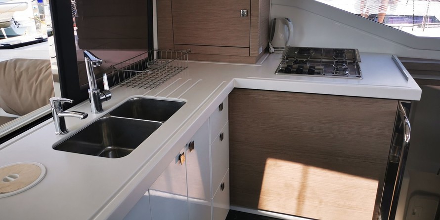 Fountaine Pajot Lucia 40