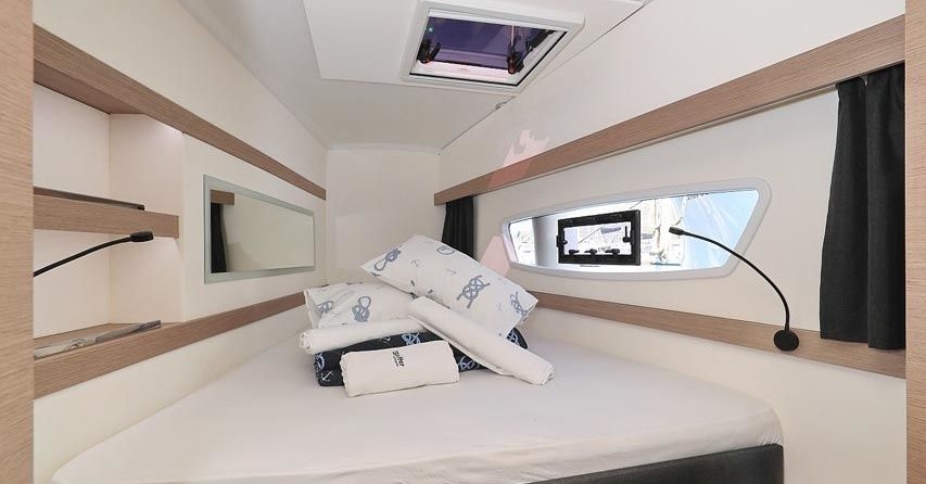 Fountaine Pajot Lucia 40