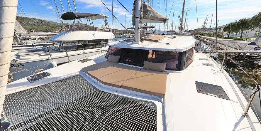 Fountaine Pajot Lucia 40