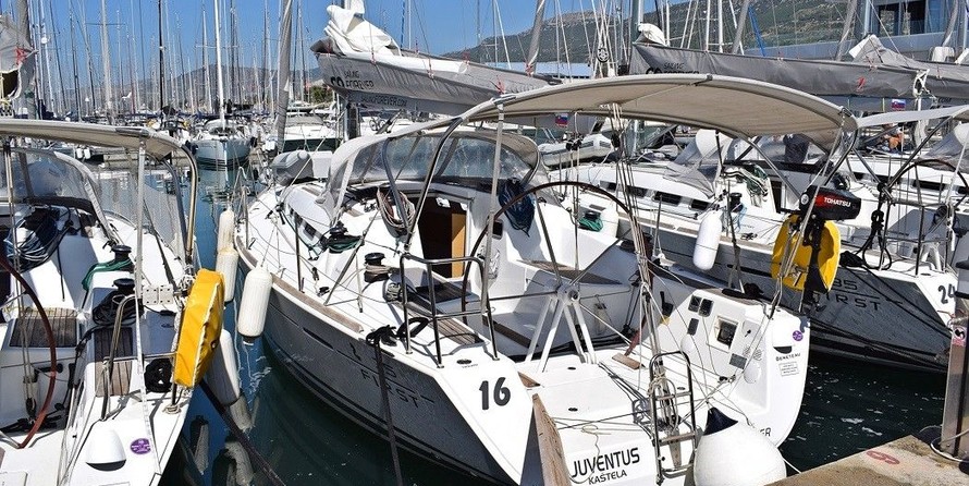 Beneteau First 35