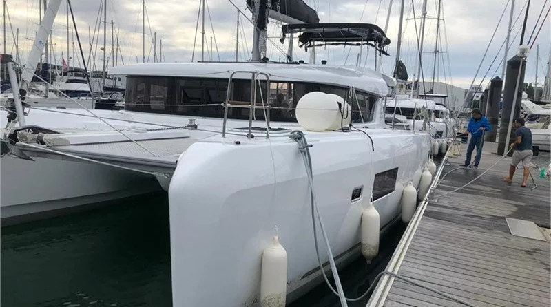 Lagoon 42