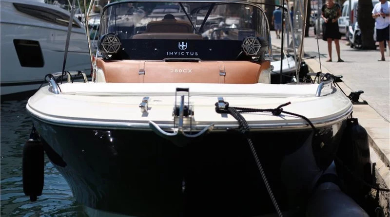 Invictus 280 CX