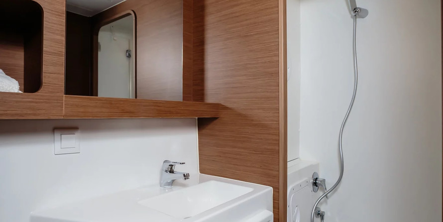 Lagoon 42 (Gen+A/C+WM)