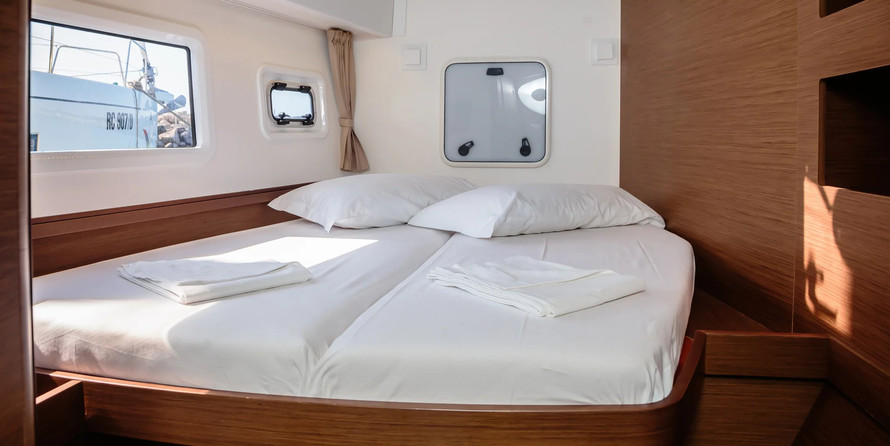 Lagoon 42 (Gen+A/C+WM)