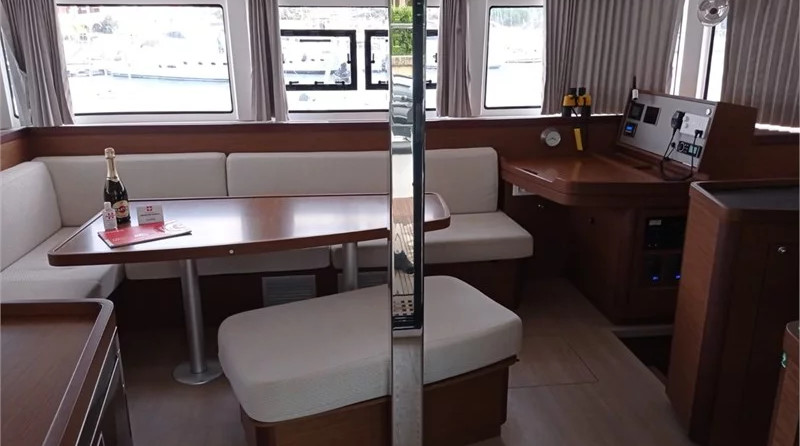 Lagoon 42