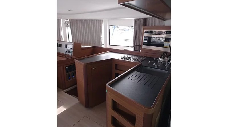 Lagoon 42