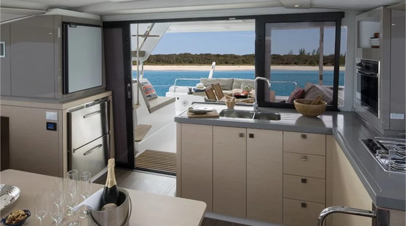 Lucia 40 (4Cab)