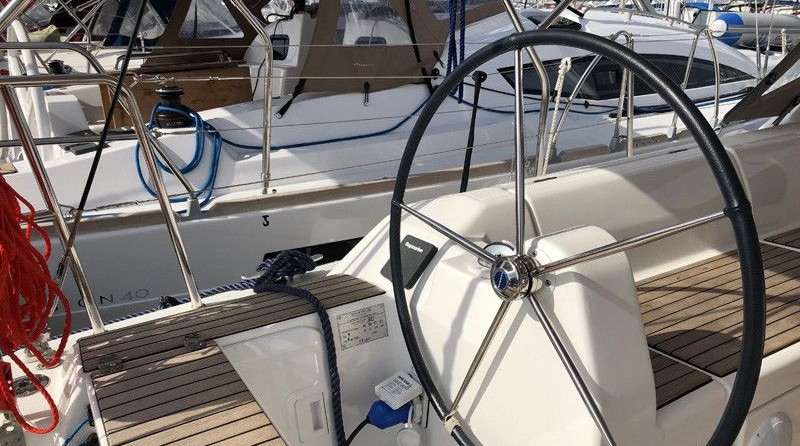 Dufour 382