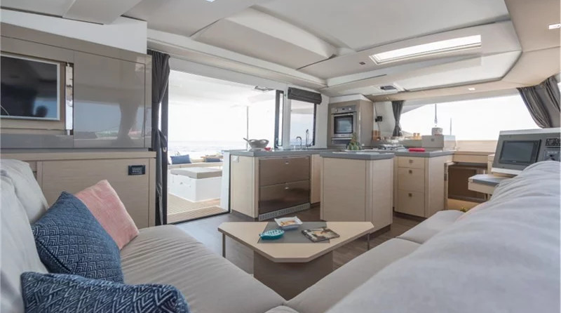 Fountaine Pajot Saona 47