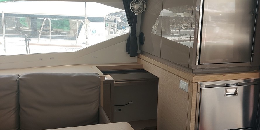 Fountaine Pajot Lucia 40