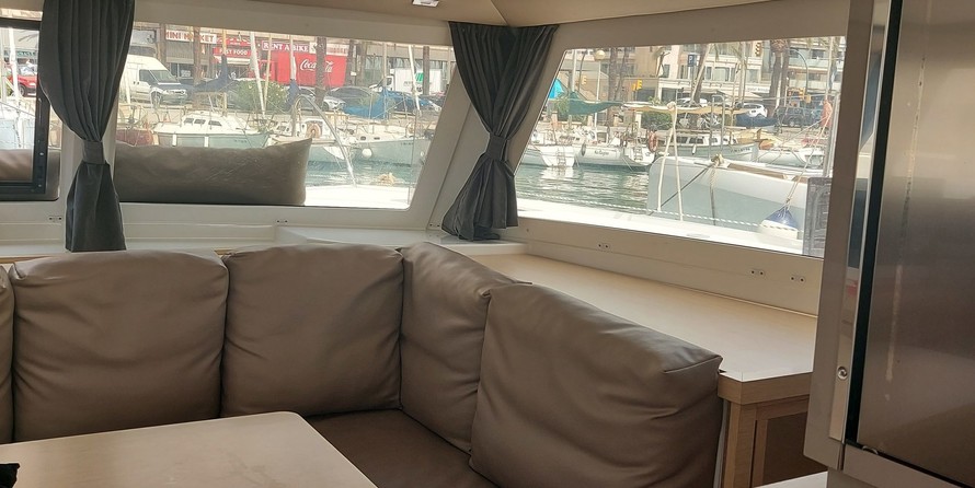 Fountaine Pajot Lucia 40