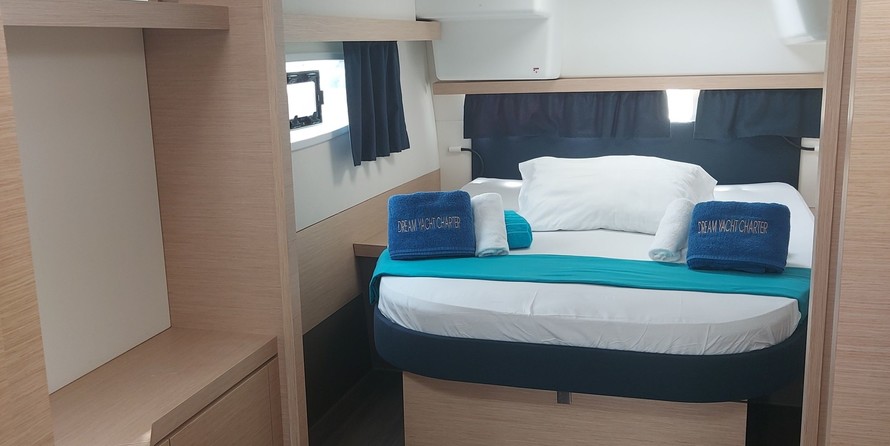 Fountaine Pajot Lucia 40