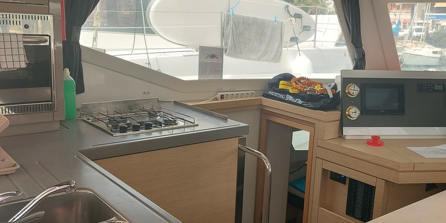 Fountaine Pajot Lucia 40