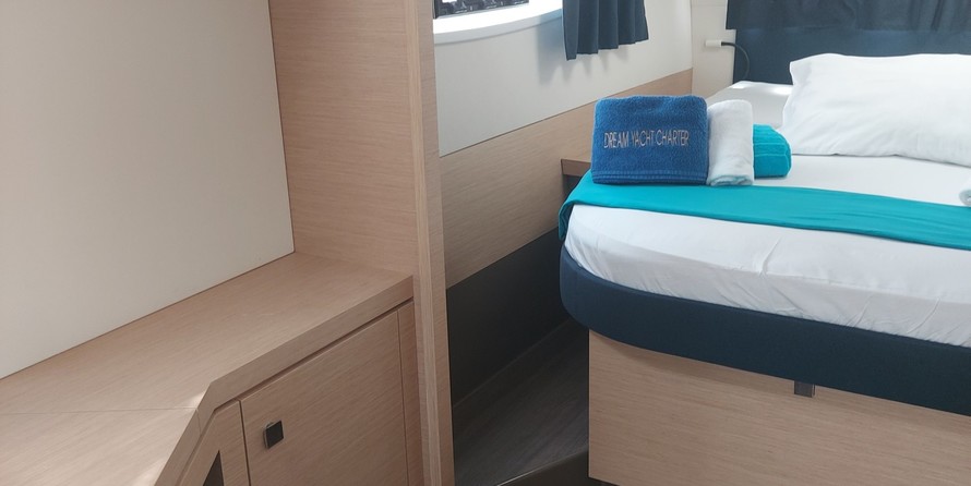 Fountaine Pajot Lucia 40