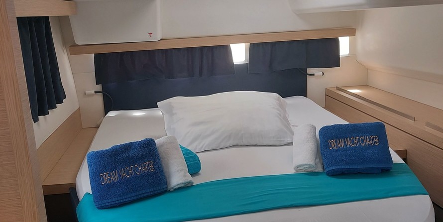 Fountaine Pajot Lucia 40