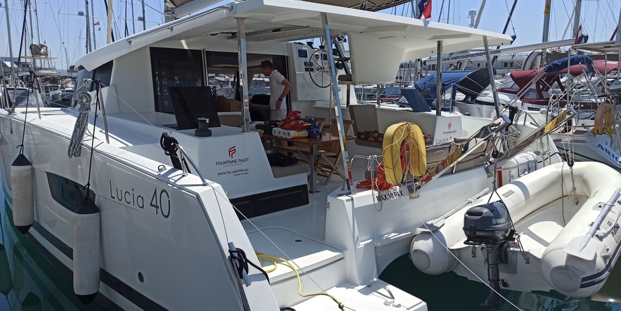 Fountaine Pajot Lucia 40