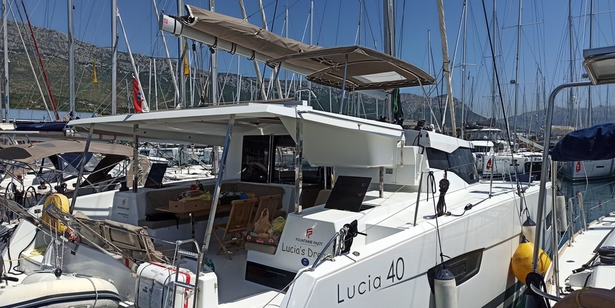 Fountaine Pajot Lucia 40
