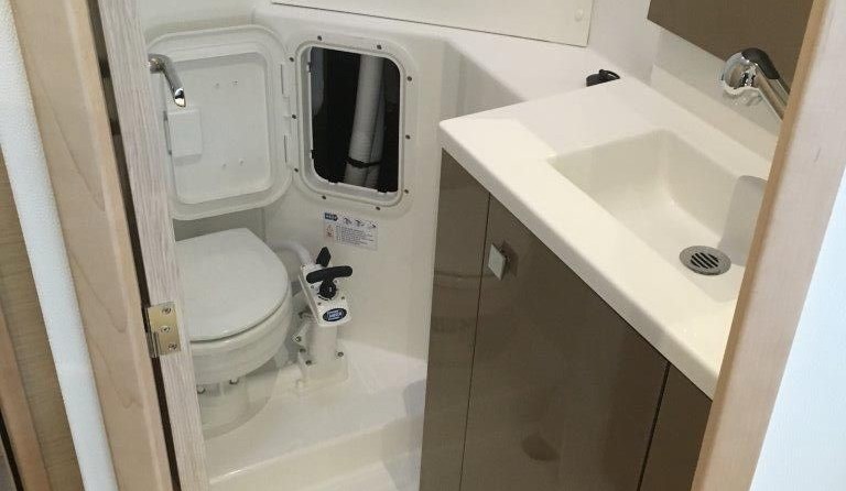 Fountaine Pajot Lucia 40