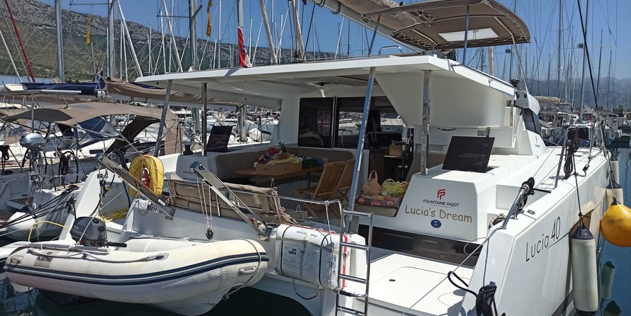 Fountaine Pajot Lucia 40