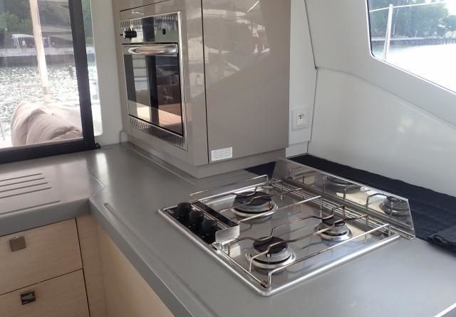 Fountaine Pajot Lucia 40