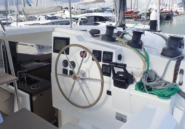 Fountaine Pajot Lucia 40