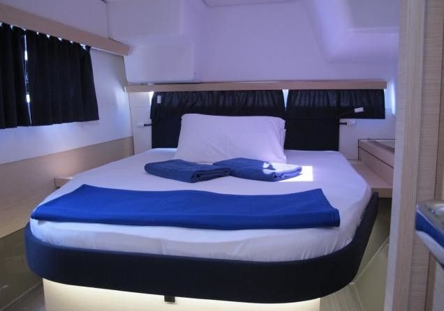 Fountaine Pajot Lucia 40