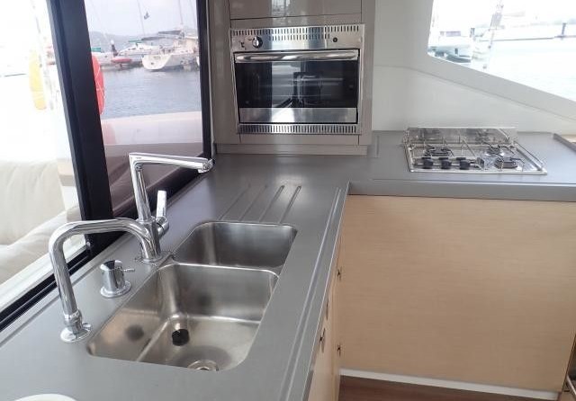 Fountaine Pajot Lucia 40