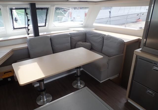Fountaine Pajot Lucia 40