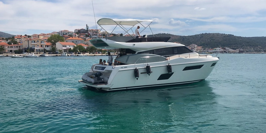 Ferretti 450