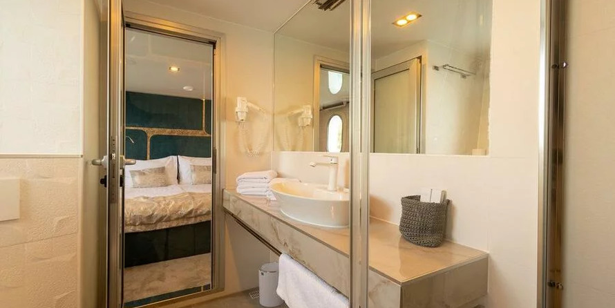 Flash Catamarans VY YOLO